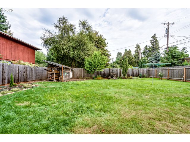 439 ALMADEN St, Eugene, OR 97402