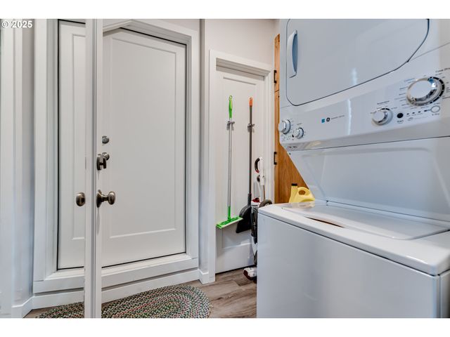 439 ALMADEN St, Eugene, OR 97402