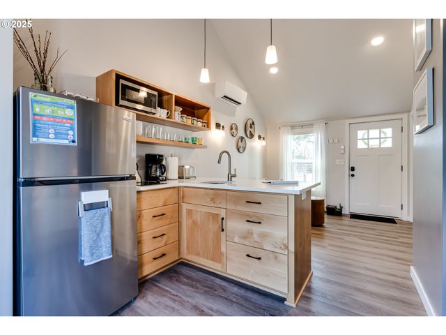 439 ALMADEN St, Eugene, OR 97402