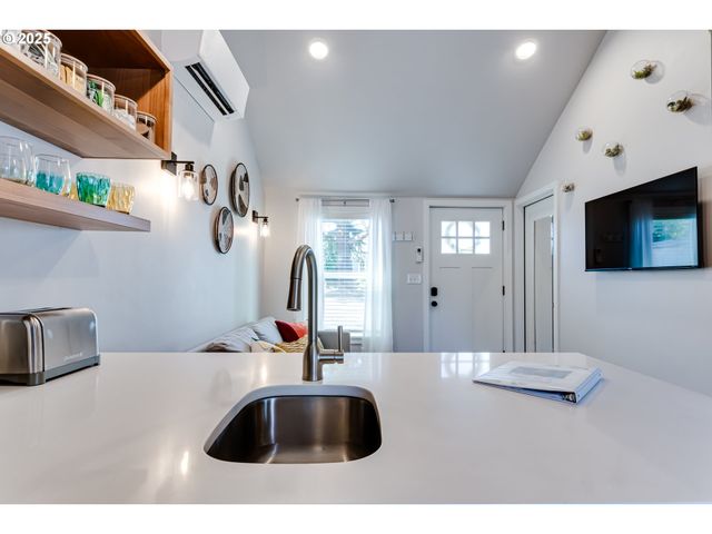 439 ALMADEN St, Eugene, OR 97402