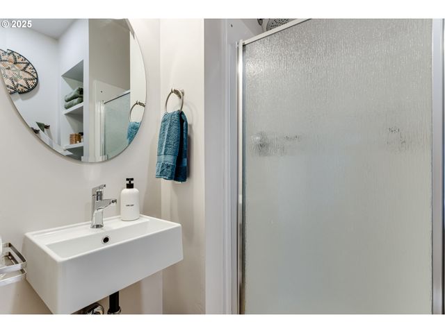 439 ALMADEN St, Eugene, OR 97402