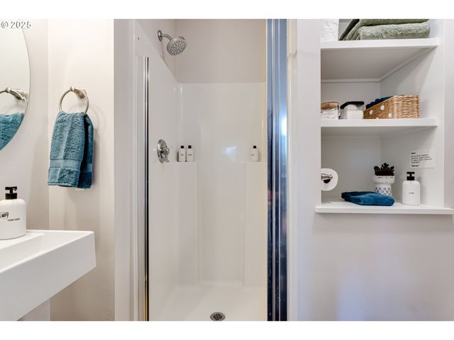 439 ALMADEN St, Eugene, OR 97402