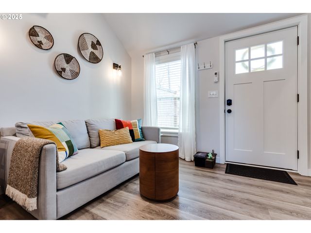 439 ALMADEN St, Eugene, OR 97402