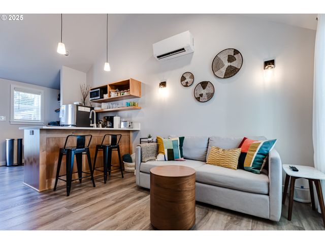 439 ALMADEN St, Eugene, OR 97402