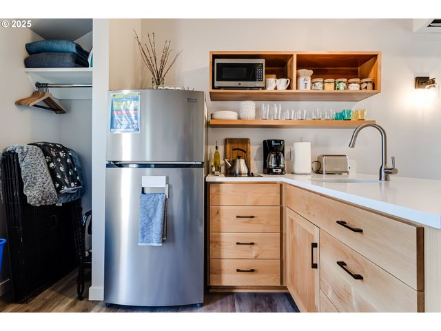 439 ALMADEN St, Eugene, OR 97402