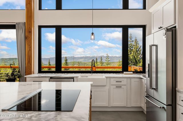 933 Rising Hawk Ridge RD, Sandpoint, ID 83864