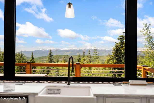 933 Rising Hawk Ridge RD, Sandpoint, ID 83864