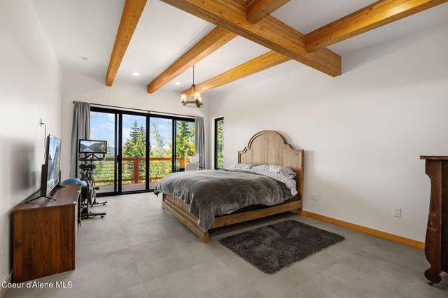 933 Rising Hawk Ridge RD, Sandpoint, ID 83864