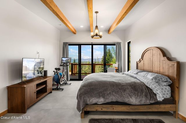 933 Rising Hawk Ridge RD, Sandpoint, ID 83864