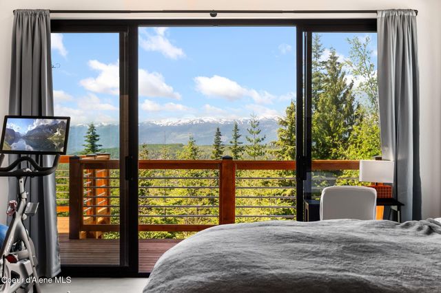 933 Rising Hawk Ridge RD, Sandpoint, ID 83864