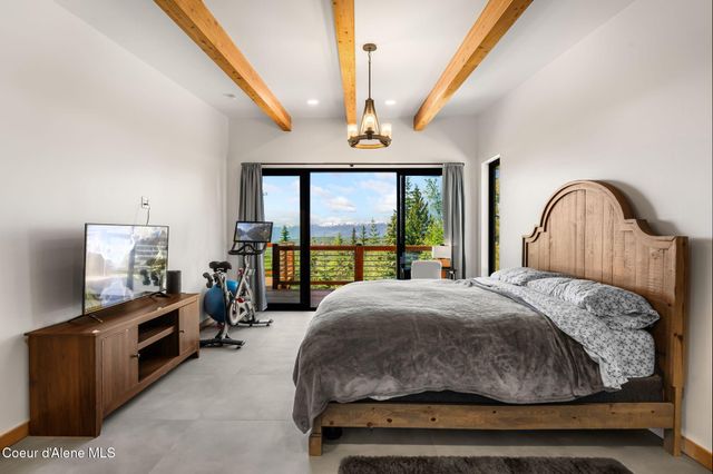 933 Rising Hawk Ridge RD, Sandpoint, ID 83864