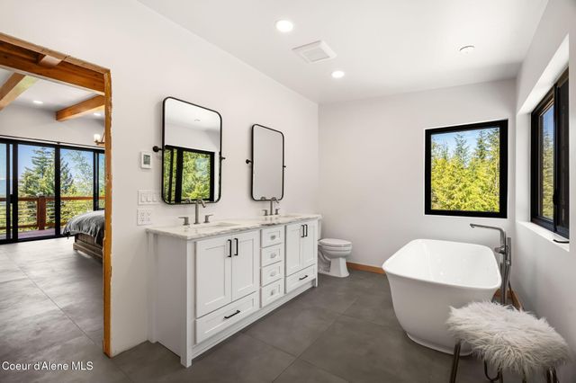 933 Rising Hawk Ridge RD, Sandpoint, ID 83864