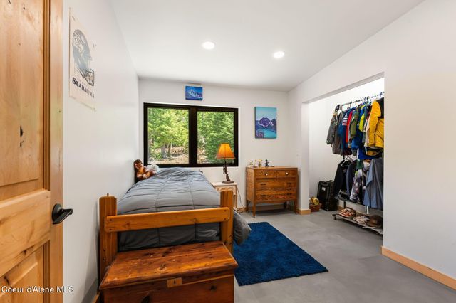 933 Rising Hawk Ridge RD, Sandpoint, ID 83864