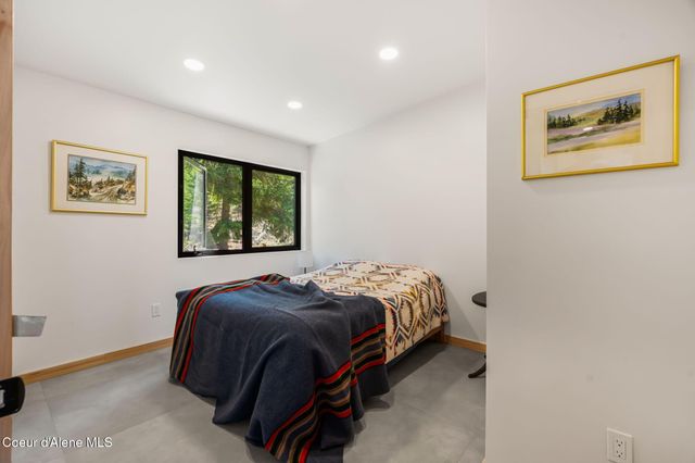 933 Rising Hawk Ridge RD, Sandpoint, ID 83864