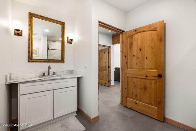 933 Rising Hawk Ridge RD, Sandpoint, ID 83864