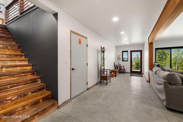933 Rising Hawk Ridge RD, Sandpoint, ID 83864