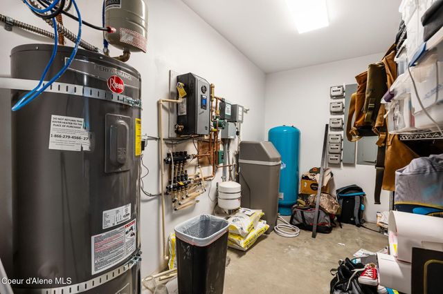 933 Rising Hawk Ridge RD, Sandpoint, ID 83864