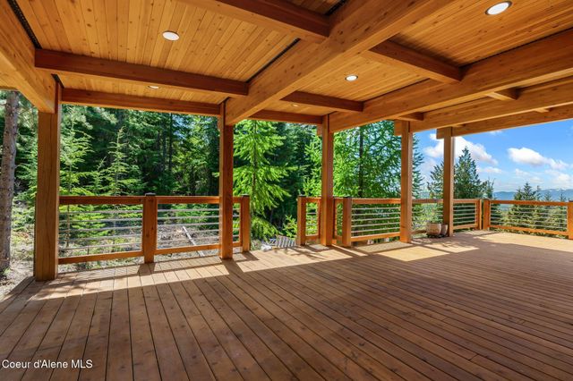 933 Rising Hawk Ridge RD, Sandpoint, ID 83864