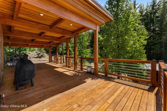 933 Rising Hawk Ridge RD, Sandpoint, ID 83864