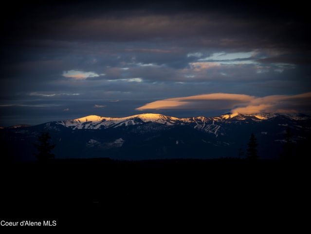 933 Rising Hawk Ridge RD, Sandpoint, ID 83864