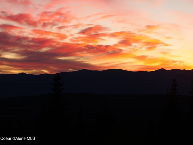 933 Rising Hawk Ridge RD, Sandpoint, ID 83864