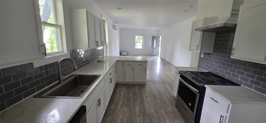 1336 E Maddox Avenue, Fort Worth, TX 76104