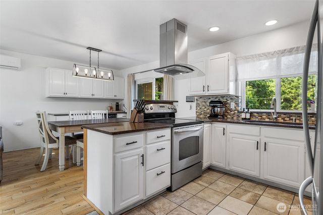 443 Beef Creek Lane NW, Seabeck, WA 98380