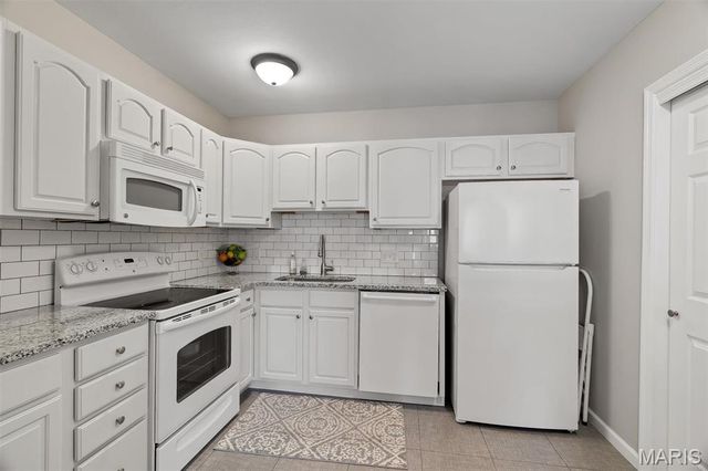 7400 Whitehall Colonial Lane 421, Shrewsbury, MO 63119