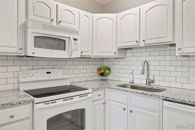 7400 Whitehall Colonial Lane 421, Shrewsbury, MO 63119