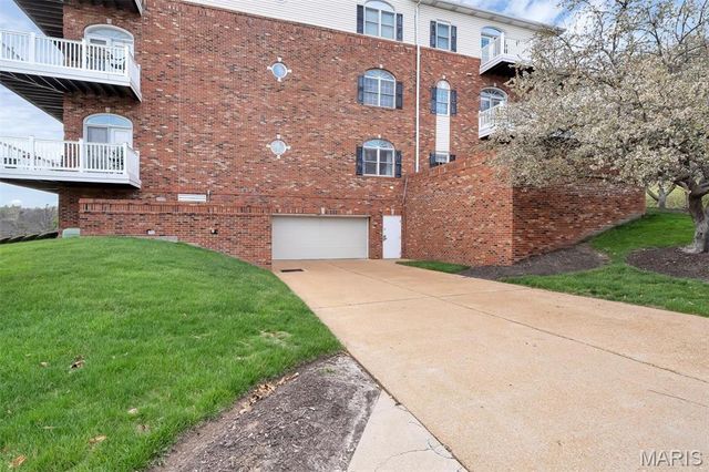 7400 Whitehall Colonial Lane 421, Shrewsbury, MO 63119