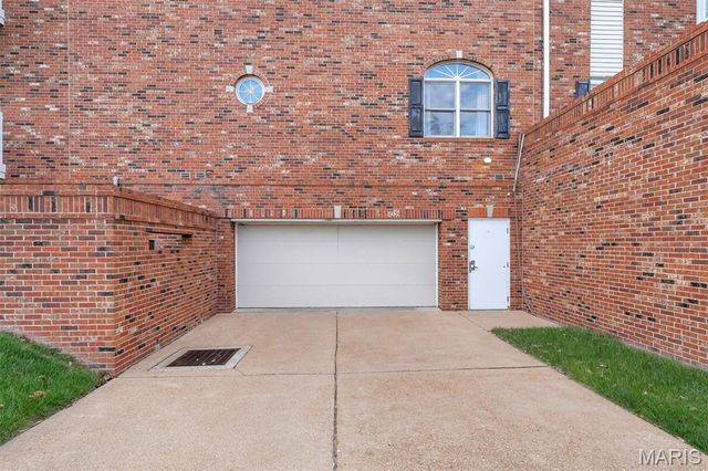 7400 Whitehall Colonial Lane 421, Shrewsbury, MO 63119