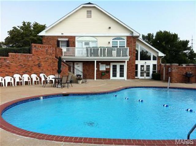 7400 Whitehall Colonial Lane 421, Shrewsbury, MO 63119