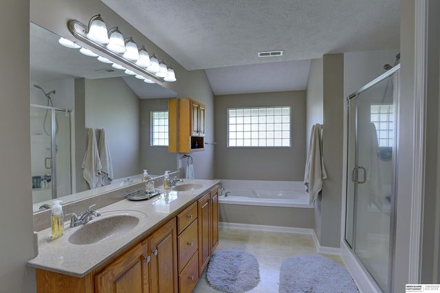 1614 S 179th Street, Omaha, NE 68130
