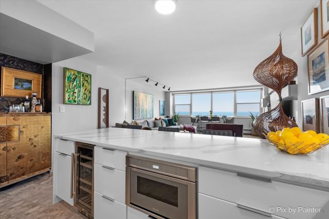 1150 N Lake Shore Drive 19A, Chicago, IL 60611