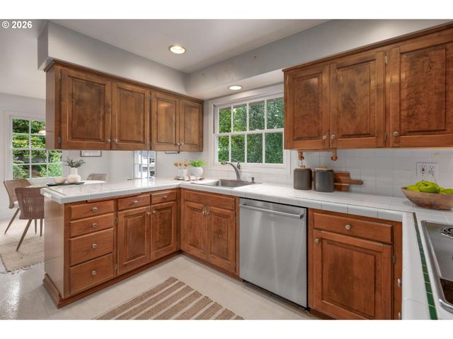 4225 Sw 52ND Ave, Portland, OR 97221