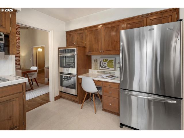 4225 Sw 52ND Ave, Portland, OR 97221