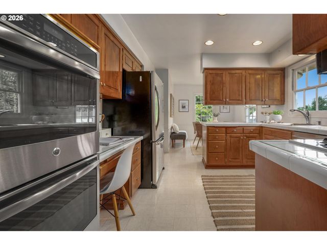 4225 Sw 52ND Ave, Portland, OR 97221