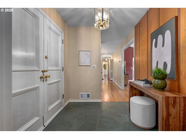 4225 Sw 52ND Ave, Portland, OR 97221