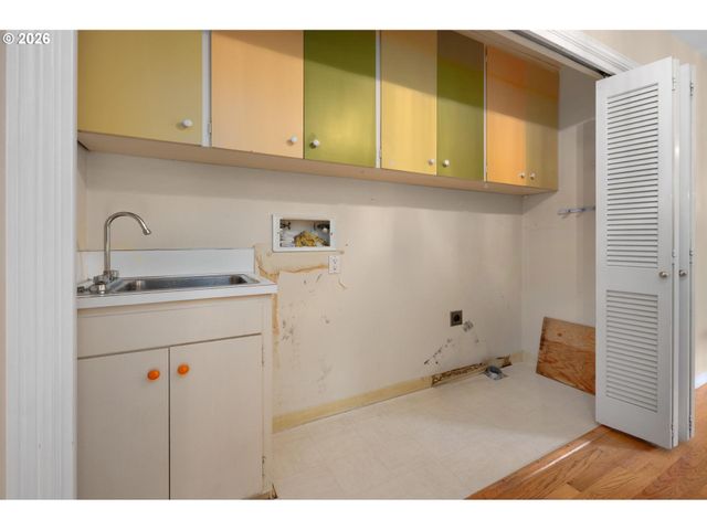 4225 Sw 52ND Ave, Portland, OR 97221
