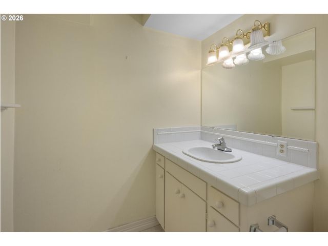 4225 Sw 52ND Ave, Portland, OR 97221