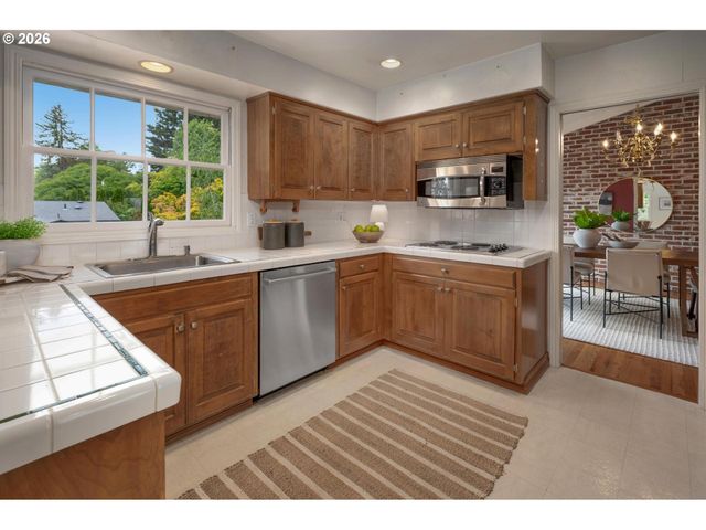 4225 Sw 52ND Ave, Portland, OR 97221