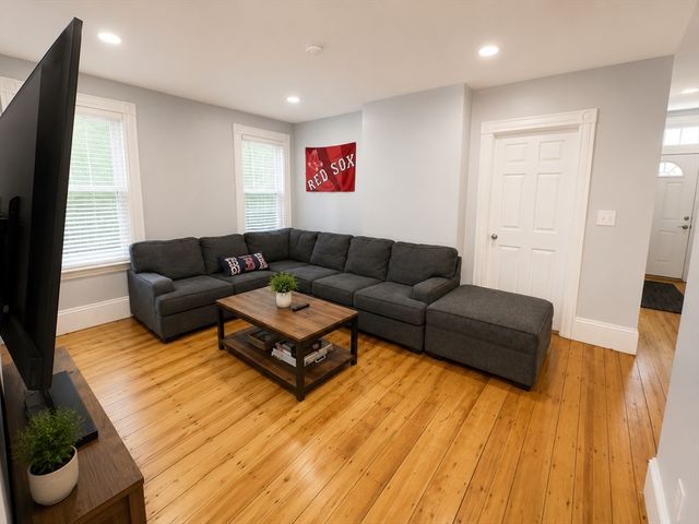 594 E 5th St 1, Boston, MA 02127
