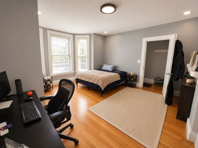 594 E 5th St 1, Boston, MA 02127