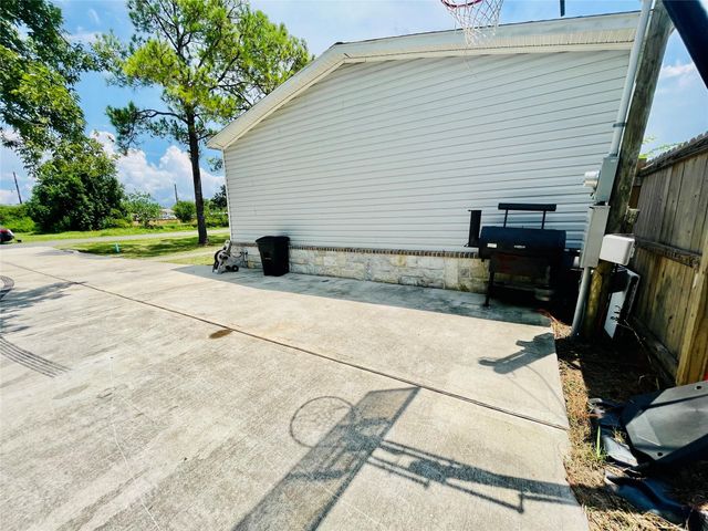 16919 Carlswood Drive, Baytown, TX 77523