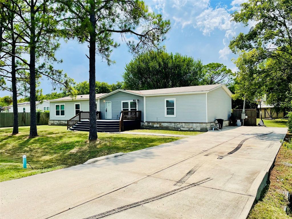 16919 Carlswood Drive, Baytown, TX 77523