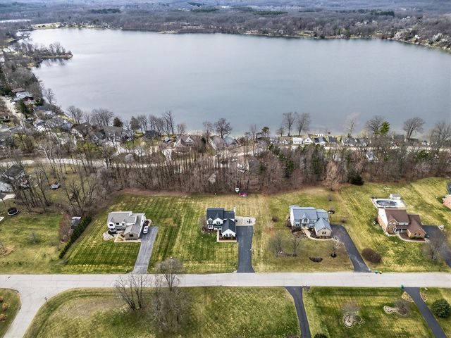 7233 N Lake Orchard Drive, Gregory, MI 48137