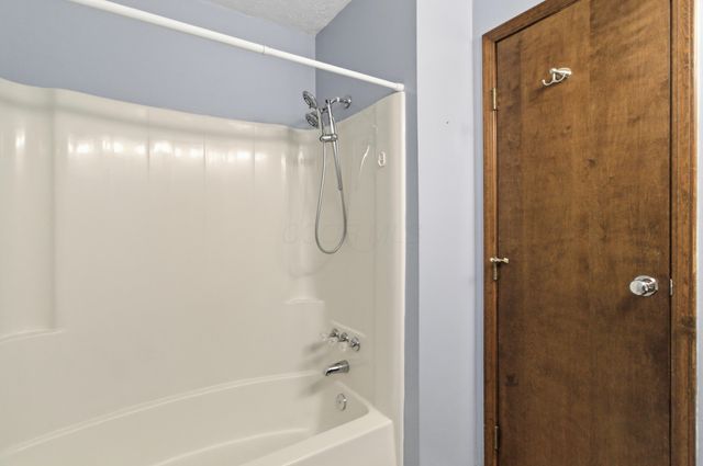 6834 Cedar Brook Glen, New Albany, OH 43054