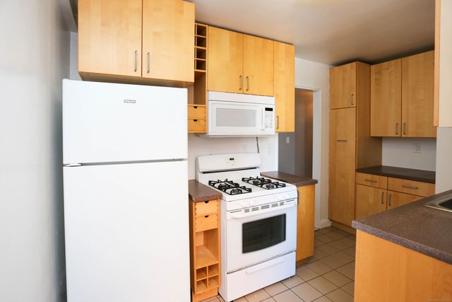 39 Glenbrook Road APT 2A, Stamford, CT 06902