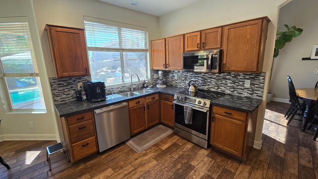 8213 W Quail Avenue, Peoria, AZ 85382