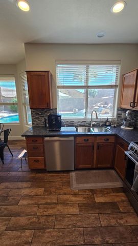 8213 W Quail Avenue, Peoria, AZ 85382